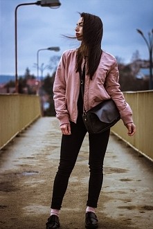IG : vveronikaszczepek #inspiration #streetstyle #fashion #ootd #bomberjacket #pink #pinkjacket