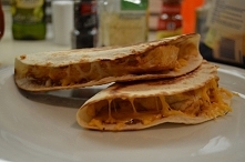 Quesadilla z kurczakiem porcja - 278kcal 1 szt

Mięso z piersi kurczaka 60g
Mozzarella Fat Free  40g(KRAFT)- lub ser żółty Light z firmy Ryki dostępny w Tesco lub Simple Market ...