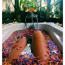 Cześć dziewczyny,dzisiaj był mój drugi dzień jazdy na rowerze stacjonarnym ,może któraś z was jeździła i chce się pochwalić efektami ;)