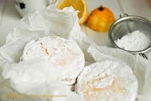 Pudrowe ciasteczka cytrynowe z rumem