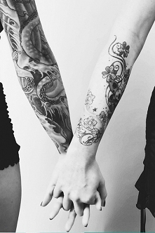 Czasami dobrzy ludzie pokryci są tatuażami, a czasem najgorsi jakich spotkasz, chodzą co niedziele do kościoła :)
Nie tolerujesz? nie  komentuj :*