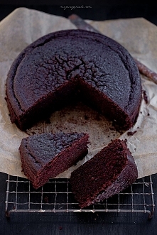 CIASTO CZEKOLADOWE Z CZERWONYM WINEM