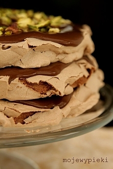 GOOEY CHOCOLATE STACK
tort ...