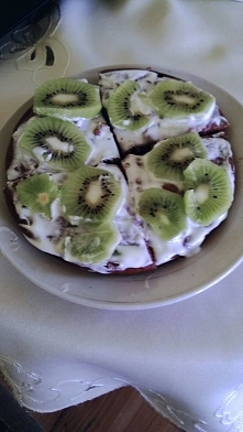 Dzień 16.
Dzisiaj ten sam ukochany, wyrośnięty omlet co niedawno :D Tylko, że tym razem z jogurtem naturalnym i kiwi. Rozpłynęłam się <3 Za niedługo biorę się za trening, mam...