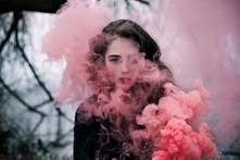 Znacie piosenkę Sigali "Sweet Lovin'"? W jej teledysku występuje ten kolorowy "dym". Ja osobiście chciałbym przejechać się na rolkach z tym dodatkiem. Z...