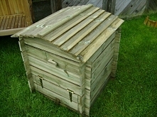 Drewniany kompostownik ogrodowy