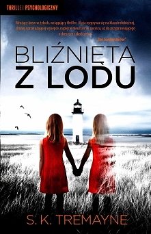 Rok po tym, jak w wypadku ginie jedna z bliźniaczek jednojajowych, Lydia, Angus i Sarah Moorcroft przeprowadzają się na maleńką szkocką wysepkę, którą Angus odziedziczył po babc...