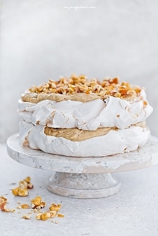 FISTASZKOWY TORT BEZOWY