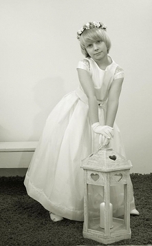 Sukieneczka komunijna
proj. Agnieszka Ciszewska
fot. Justyna Robak
mod. Julia