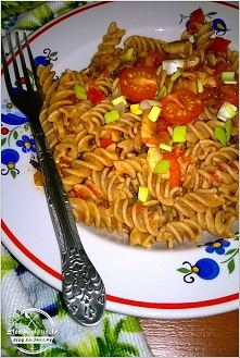 Razowy makaron z ajvarem, p...