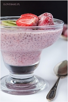 Truskawkowy pudding chia ilovebake.pl