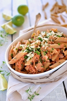 Makaron z pomidorowym tuńczykiem