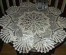 Serwetka wykonana na szydeł...