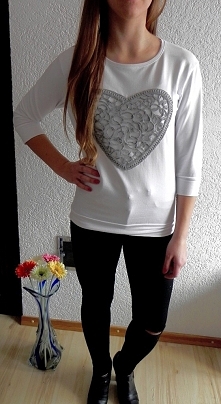 bluza z koronkowym serduszkiem ❤️ rozmiar S. 52 zł. Zapraszam na FB "butik loretta"