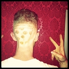 fryzjer: To jak tniemy? 
kl...