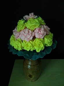 Kwiaty z krepiny metodą cukierkową-bukiet