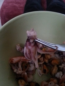 to być żywe    xD        to owoce morza
są pycha ;)