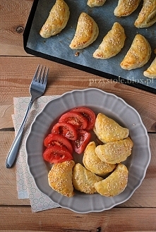 pierożki z kaszą jaglaną i twarogiem