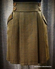Taliowana spódniczka w brązową pepitkę ;)