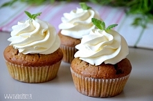 Zielone babeczki matcha - przepis po kliknięciu na zdjęcie :)