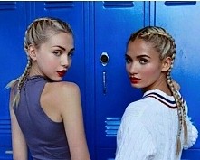 Warkocze ! I ten makijaz ;)