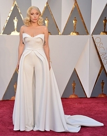 OSCARY 2016
Lady Gaga w kombinezonie Brandon Maxwell