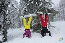 zapewniamy dodatkowe atrakcje znudzonym narciarzom na orczyku :D
nikt nie powiedział, że dechę zawsze trzeba mieć pod nogami ;)