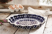 Piękne naczynie do pieczenia i podawania tarty o dekoracji 8, wykonane w Zakładach Ceramicznych Bolesławiec.