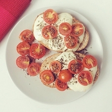 Grzanki z mozzarella