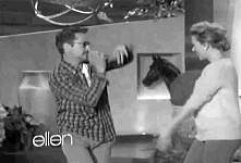 Tańce Roberta i Scarlett. :D