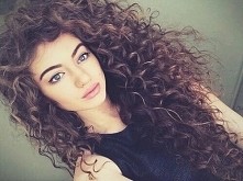 piękna burza loków <3