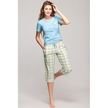 Piżama w najmodniejszym w tym sezonie niebieskim kolorze. Model został uszyty przez firmę Rossli. Niezwykle modny fason został wykonany z najlepszych surowców. Nie zastanawiaj s...