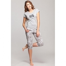 Ten model stworzony przez producenta Rossli został zaprojektowany z myślą o Tobie! Piżama w przepięknym szarym kolorze. Model wykonany z najlepszych materiałów świetnie otuli Tw...