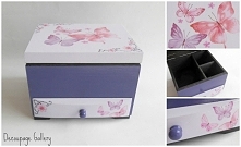 Komódka z motylkami :)

więcej na mojej stronie na fb -> DecoupageGallery