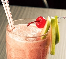 Koktajl wiśniowo-poziomkowy