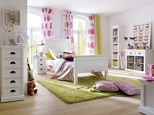 Białe łóżko z kolekcji Halifax wykonane z litego drewna mahoniowego.
Cała kolekcja Halifax oraz wiele więcej mebli dostępne na seart.pl