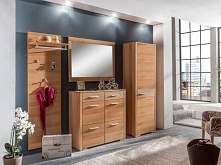 Prosta i funkcjonalna szafka na buty z kolekcji Karina wykonana z drewna bukowego lub dębowego oraz płyty stolarskiej.
Cała kolekcja oraz wiele więcej mebli dostępne na seart.pl