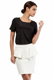 Spódnica o długości przed kolano w odcieniach ecru