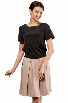 Beżowa spódnica z ozdobnymi kontrafałdami