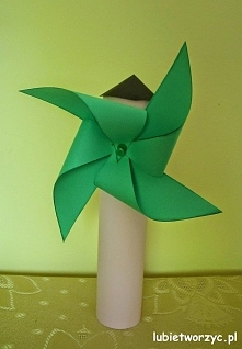 Wiatrak z papieru