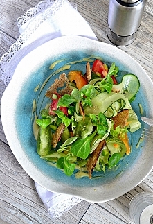 Sałatka bardzo letnia z pom...