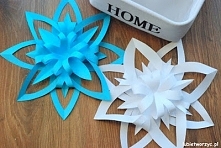 Trójwymiarowa śnieżynka z papieru