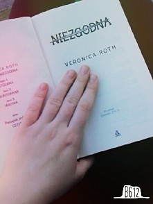 Polecam ☺ 
Dla miłośników fantastyki. 