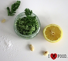 Pesto z natki marchewki. Li...