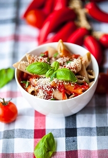 Makaron z pikantnym sosem pomidorowym czyli penne all'arrabbiata