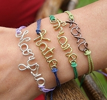 Bransoletki z imionami i na...