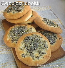 Zachęcam do wypróbowania przepisu na cebularze, bo naprawdę warto. Robi się je szybko i prosto, a są po prostu pyszne.