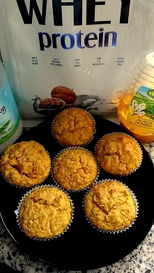 Marchewkowo-kokosowo-owsiane muffiny polecają się do niedzielnej kawy! :) po przepis zapraszam na mój profil na facebooku Fit Freak . Link w komentarzu :)