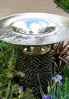 nowoczesna fontanna ogrodowa