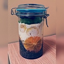 pyszne śniadanie do pracy 
pudding z nasion chia i białka serwatkowego o smaku czekolady